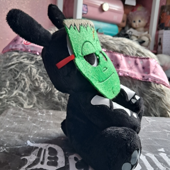 FRANKENSTEIN Rare Lim Edition SKEANIMALS Bunny! With Mask! Emo Y2k Collectors! - Picture 3 of 11